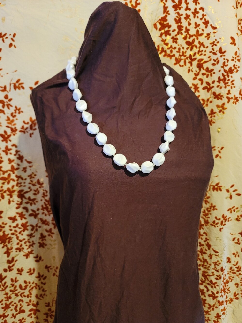 Vintage Fashion Jewelry Classic White Bead Statement Necklace